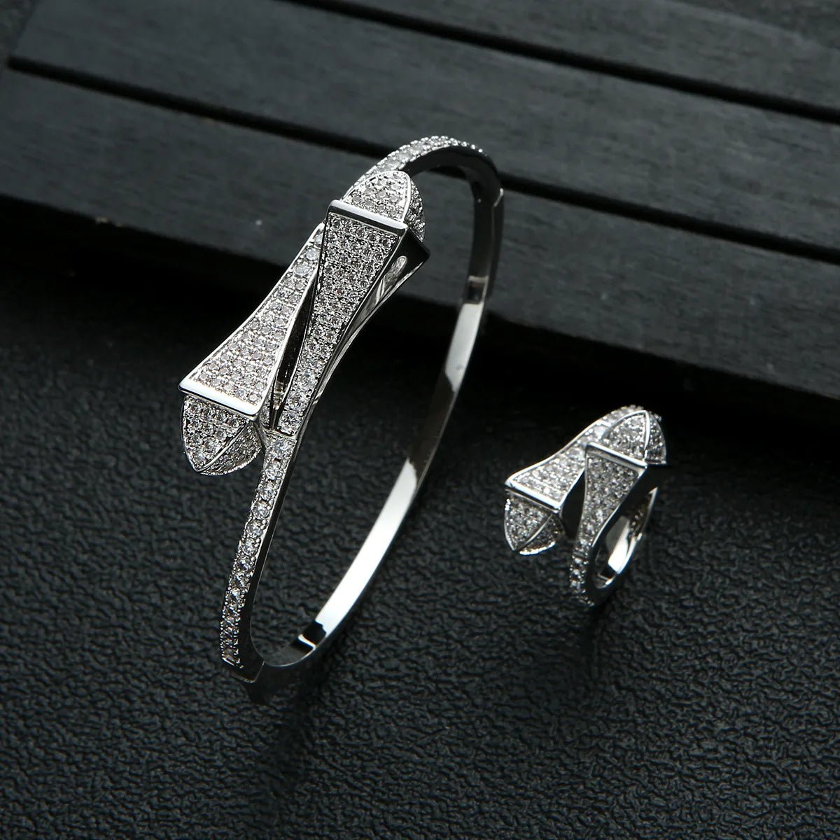 New jerseis Women's Fashion 2 Pcs Bracelet & Ring Set مجموعات المجوهرات Resin Simple Design Gold Open Cuff Bangle Jewelry Set